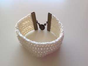 Bracelet manchette au crochet 15€
