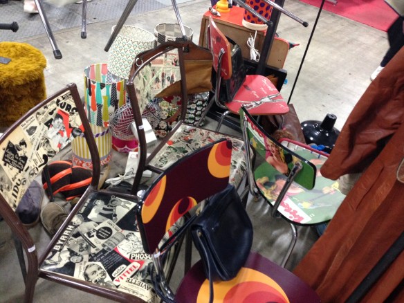 marché de la mode vintage chaises